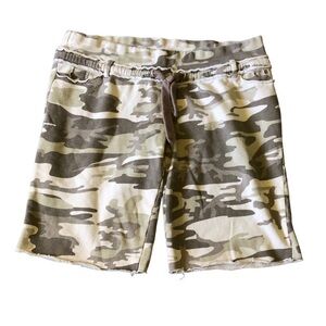 BCBG  Womens SzXL Tan Camo Walking Shorts, 100% Cotton,  10.5", Y2K, 90s, 2000s